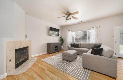 River Oaks House | Central Bliss near parks & shops