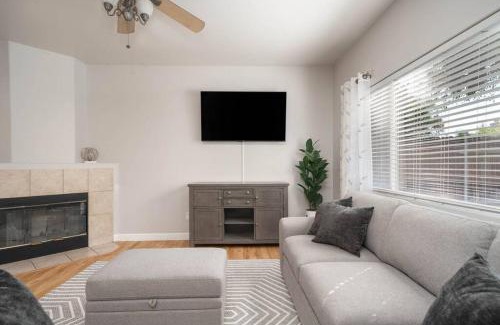 River Oaks House | Central Bliss near parks & shops