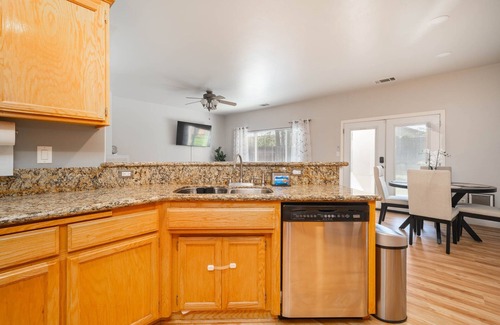 River Oaks House | Central bliss near parks & shops