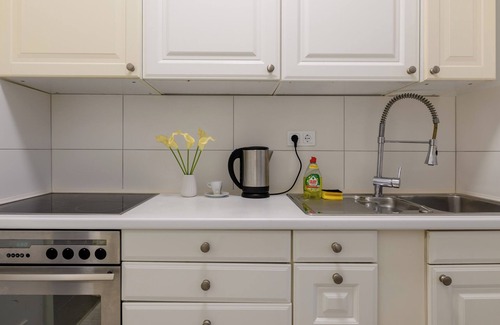 Muelheim Apartment | Central but quiet furnished 2-rooms-flat in Cologne Deutz near the Fair