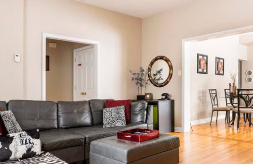 Old Ottawa East Apartment | Central Canal Spacious 1 bedroom with private entry and private parking