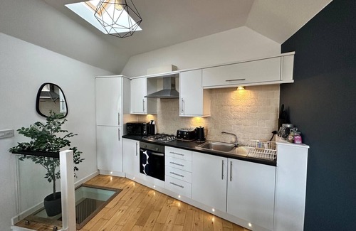 Canton House | Central Cardiff, stylish house, (sleeps up to 4)