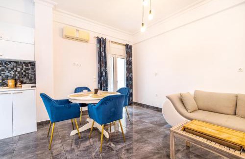 Zografos Apartment | Central Charm