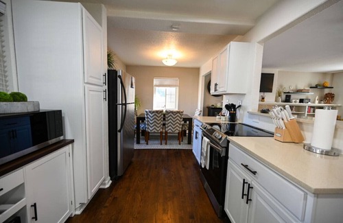 East Colfax House | Central Charming Oasis - Hot Tub & Fire Pit