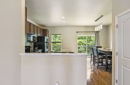 Christiana House | Central Christiana Moderno - 3-BR Townhome in delightful Newark with AC and more