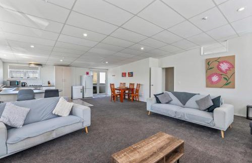 Taupo House | Central Comfort - Lake Taupo Holiday Home