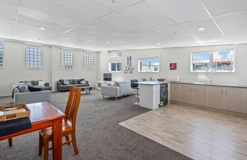 Taupo House | Central Comfort - Lake Taupo Holiday Home