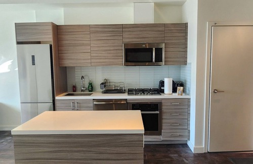 Connaught House | Central condo downtown