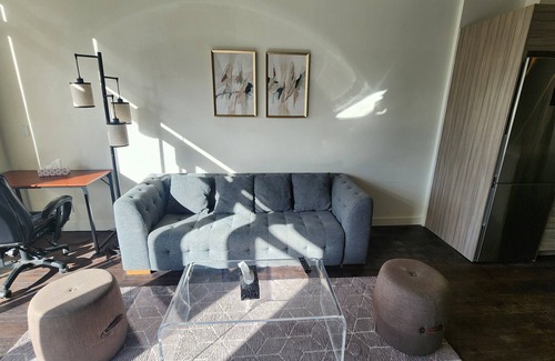 Connaught House | Central condo downtown
