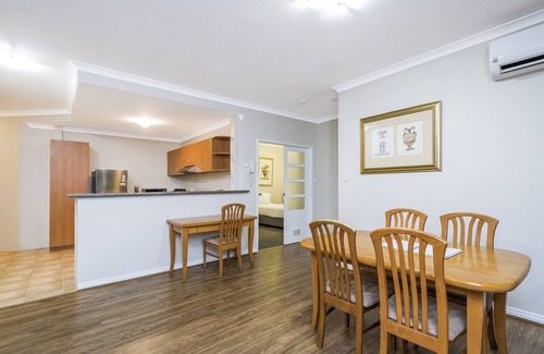 East Perth Apartment | Central East Perth Flat with Pool & Gym Access