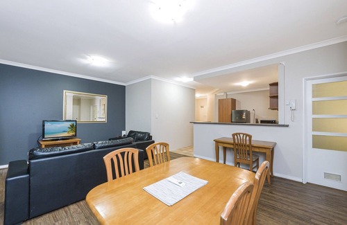 East Perth Apartment | Central East Perth Flat with Pool & Gym Access