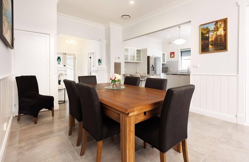 Wodonga House | Central Entertainer's Paradise - Stunning three bedroom classic in the heart of Wodonga