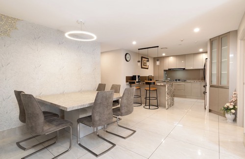 Sandringham House | Central Escape Suites - Sandringham Holiday Home