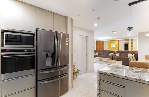 Sandringham House | Central Escape Suites - Sandringham Holiday Home
