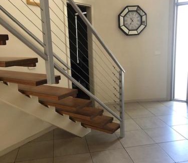 Albury Apartment | Central executive 4br townhouse