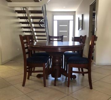 Albury Apartment | Central executive 4br townhouse