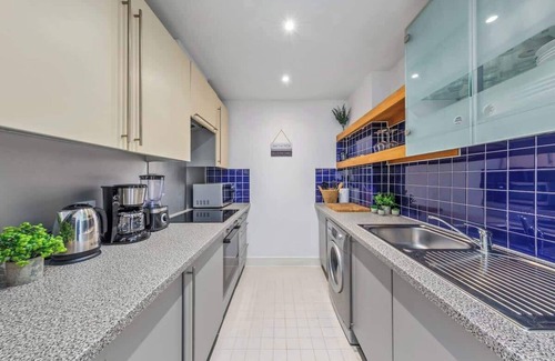 Whitechapel Apartment | Central Flat w/Roof Top Terrace & Skyline views