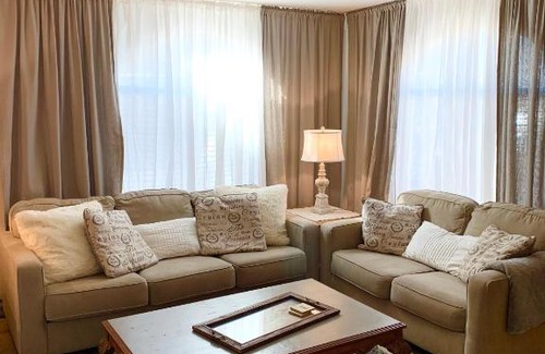 Miramonte House | Central French Charm in Tucson