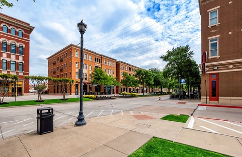 Frisco House | Central Frisco Townhouse | Walk to Cafes & Bars