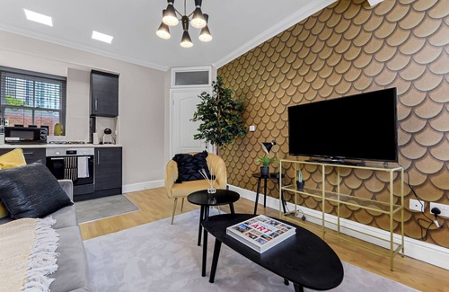 Nine Elms House | Central Gem:Contemporary 2BR Flat - Ideal Location