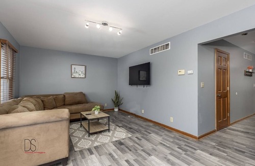 Graymont Villa | Central IL Peaceful Getaway - Pet Friendly!