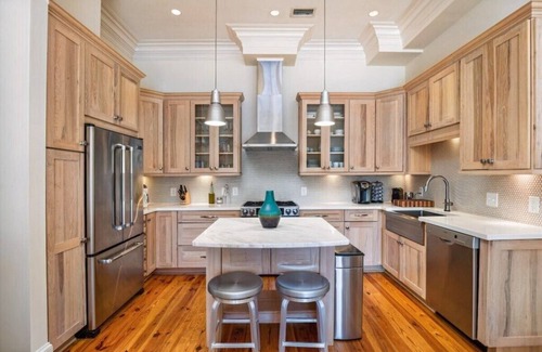 Charleston Historic District Apartment | Central King St Condo: Private Balcony, Full Kitchen & Comfort for 6 Guests