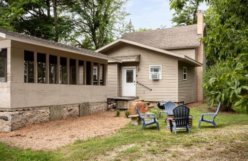 Central Lake House | Central Lake Cozy Retreat AC Boat Launch Fire Pit