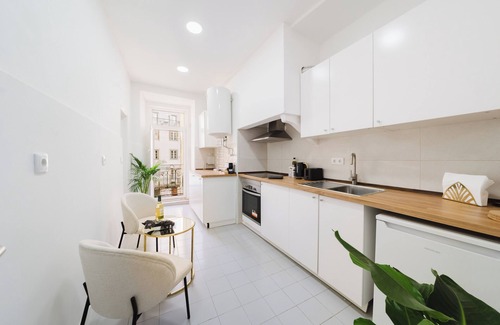 Santo Estevao Apartment | Central Lisbon 4+1 bed/River front