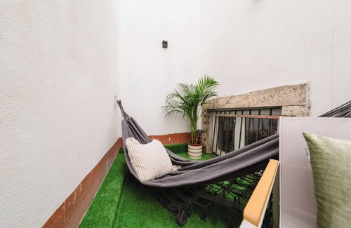 Santo Estevao Apartment | Central Lisbon 4+1 bed/River front