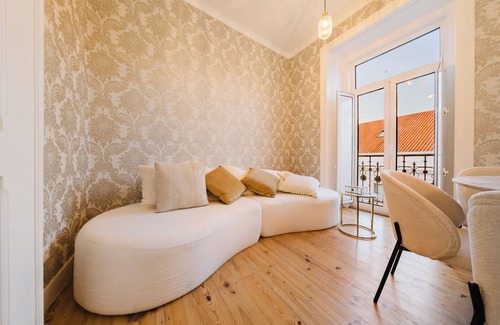 Santo Estevao Apartment | Central Lisbon 4+1 bed/River front