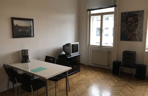 Reinprechtsdorf Apartment | Central located Holiday Flat near Opera House for four persons.
