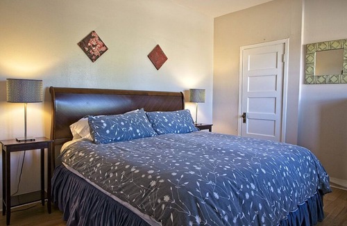 Malvern House | Central Location 4 car parking semi
