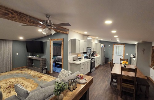 Westmoreland House | Central location. 5min from exit 32 NYS Thruway. 10min from Turning stone