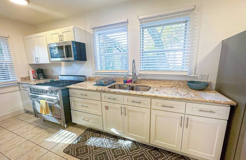 Long Beach House | Central Location Beach Access BBQ Patio Cottage