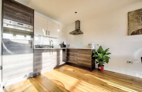 West End House | ✔Central Location ✔Bus Stop ✔Free Parking ✔WiFi