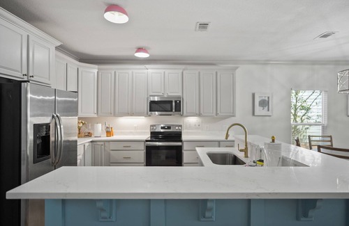 Villages of Crystal Beach House | Central Location-Indoor Pool-4 King Suites