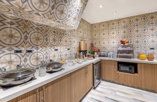 Old Town Hotel | Central location! Stylish Room, Courtyard with Fire Pits, Free Parking & Gym