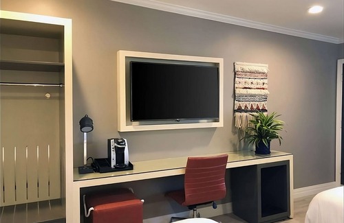 Old Town Hotel | Central location! Stylish Room, Courtyard with Fire Pits, Free Parking & Gym