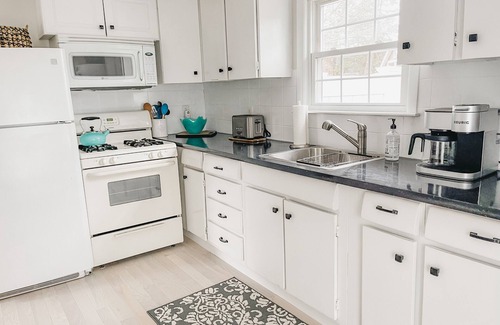 Bass River House | Central Location - Family Friendly - Porch - Horseshoe Pitn.6 mile to beachnn