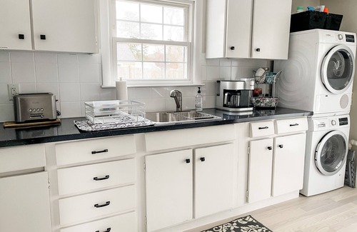 Bass River House | Central Location - Family Friendly - Porch - Horseshoe Pitn.6 mile to beachnn