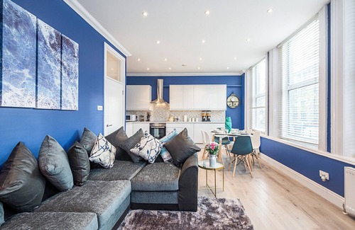 Brondesbury Apartment | Central London Gem: Contemporary 2BR/2BA