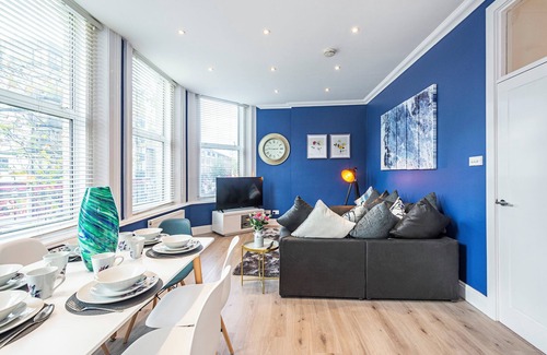 Brondesbury Apartment | Central London Gem: Contemporary 2BR/2BA
