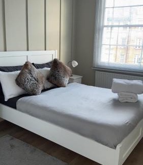 Warwick Apartment | Central London-Modern Contemporary Flat