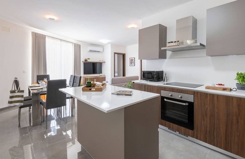 Birkirkara Apartment | ★ Central LUX Apartment w/HEATED POOL & terrace ⮕
