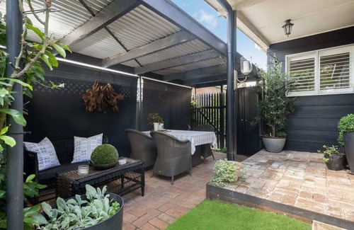 Orange House | Central Luxe Villa - Beautiful Heritage Studio