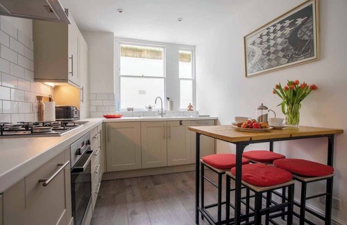 Upper Town Apartment | Central maisonette with garden