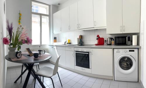 Funfhaus Apartment | Central Mariahilfer Apartment 5 min to the Schönbrunn Palace and City shopping center
