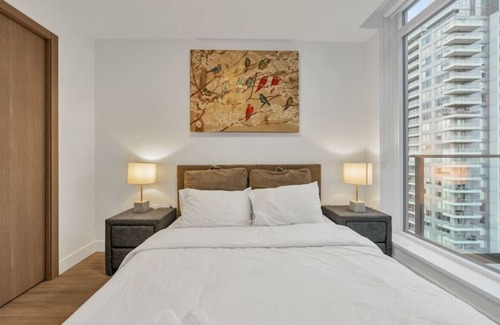 Metrotown Apartment | Central Metro 1BE+1BA Condo/Free Parking/ EV