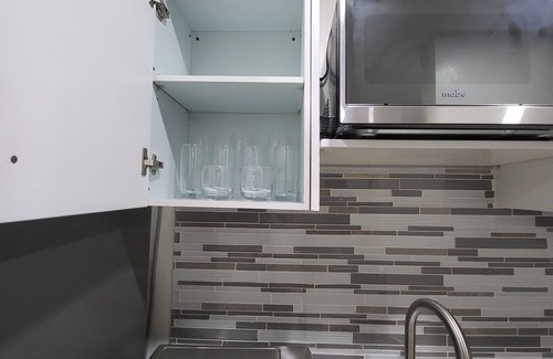 Eastwood Park Apartment | Central Modern 1Bedroom Apartment for 4 with secure parking
