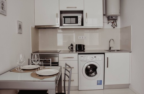 Coimbra City Centre Apartment | Central, modern and bright apartment (self check in)